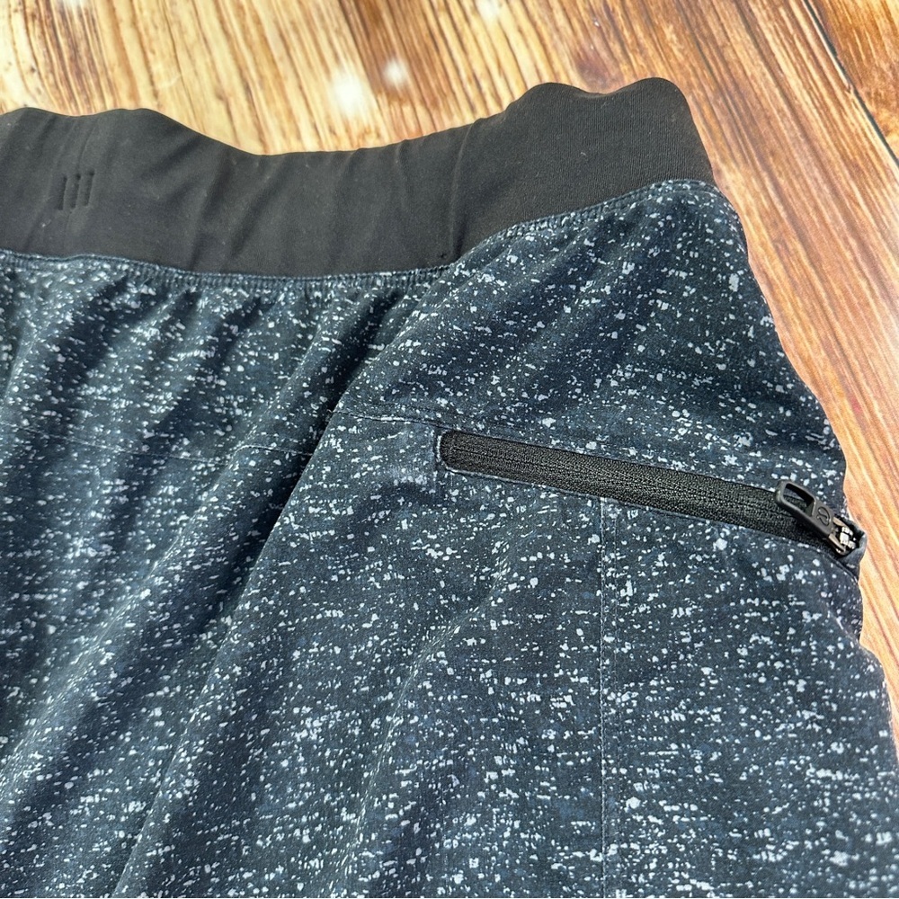 Lululemon Athletica Men's Black Shorts Unlined  Size Large - Picture 7 of 14